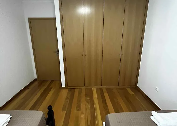 Island Heart- Family Retreat- Free Parking Garage