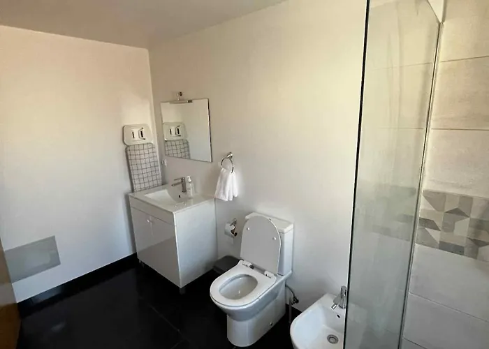 Island Heart- Family Retreat- Free Parking Garage شقة