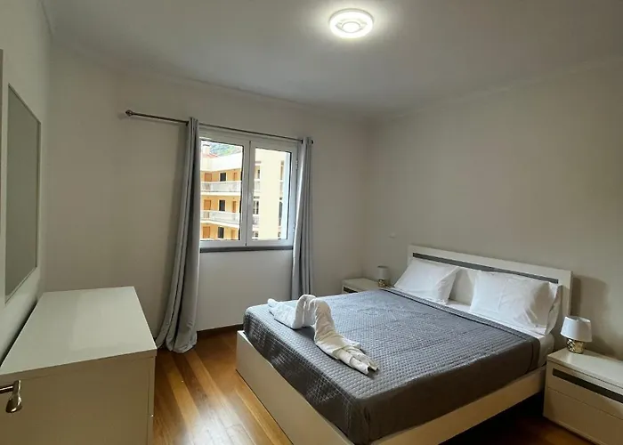 Island Heart- Family Retreat- Free Parking Garage شقة *