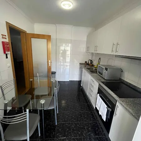 Island Heart- Family Retreat- Free Parking Garage Appartement