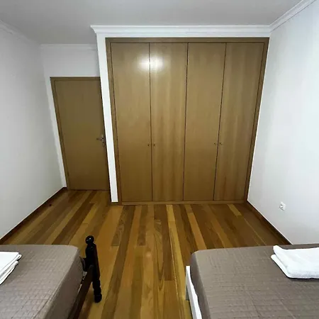 Island Heart- Family Retreat- Free Parking Garage