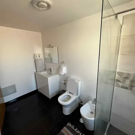 Island Heart- Family Retreat- Free Parking Garage Appartement