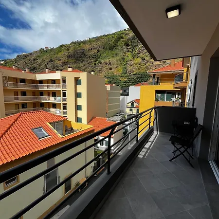 Island Heart- Family Retreat- Free Parking Garage *