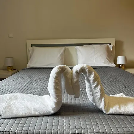 Island Heart- Family Retreat- Free Parking Garage *