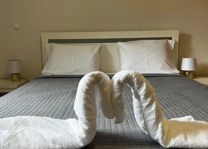 Island Heart- Family Retreat- Free Parking Garage *